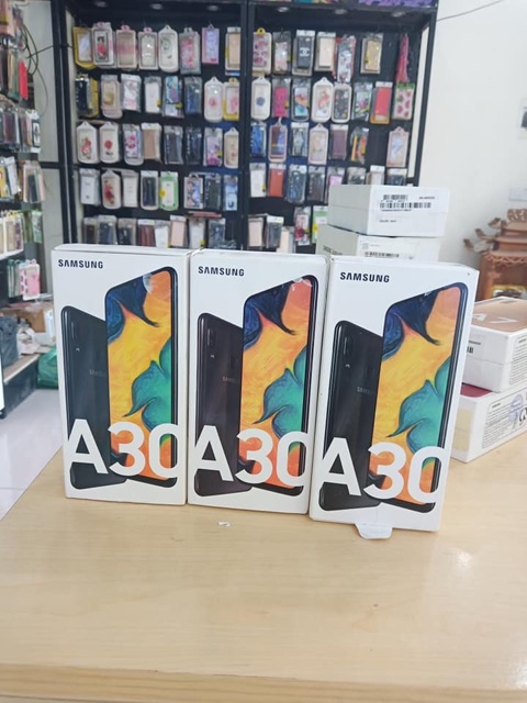 Điện thoại Samsung A30 bản ram4g bn64g chính hãng ( được kiểm tra máy xong trả tiền )