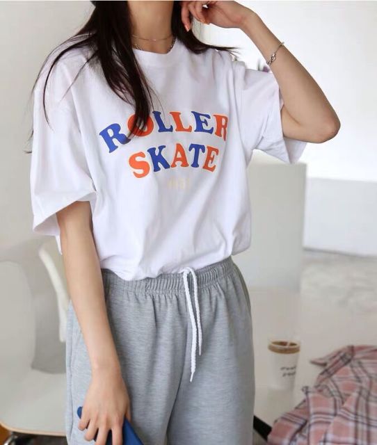 Áo thun☆hình thật phía sau☆ tay lỡ Unisex ROLLER SKATE
