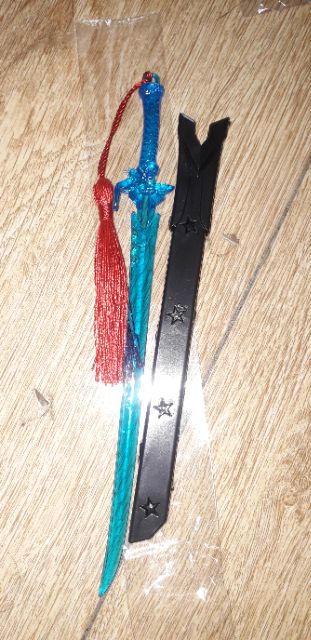 Mô hình 1 thanh gươm trang trí bằng nhựa dài 22cm