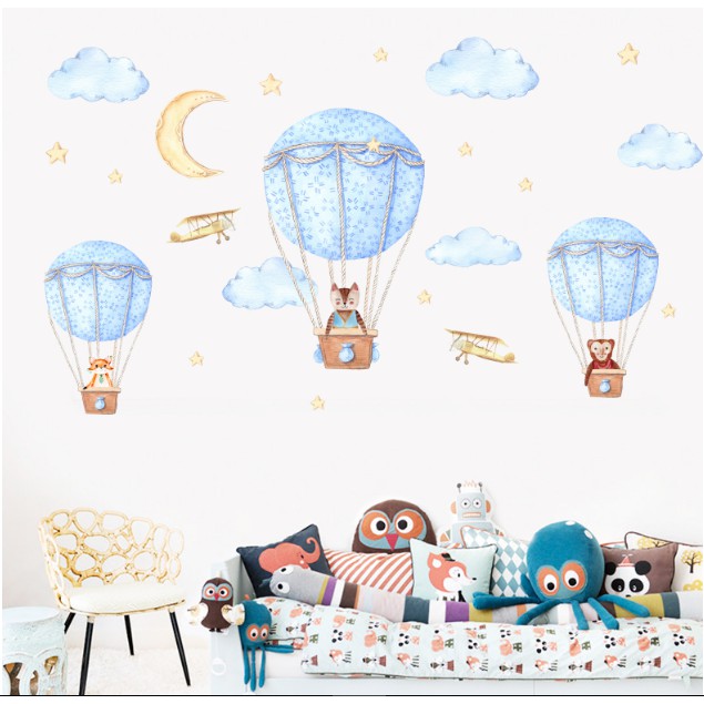 Decal trang trí tường - Cáo Vui chơi cùng Khinh Khí Cầu