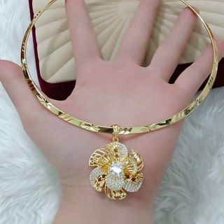 Kiềng cổ nữ kiềng cứng mặt hoa mai cao cấp