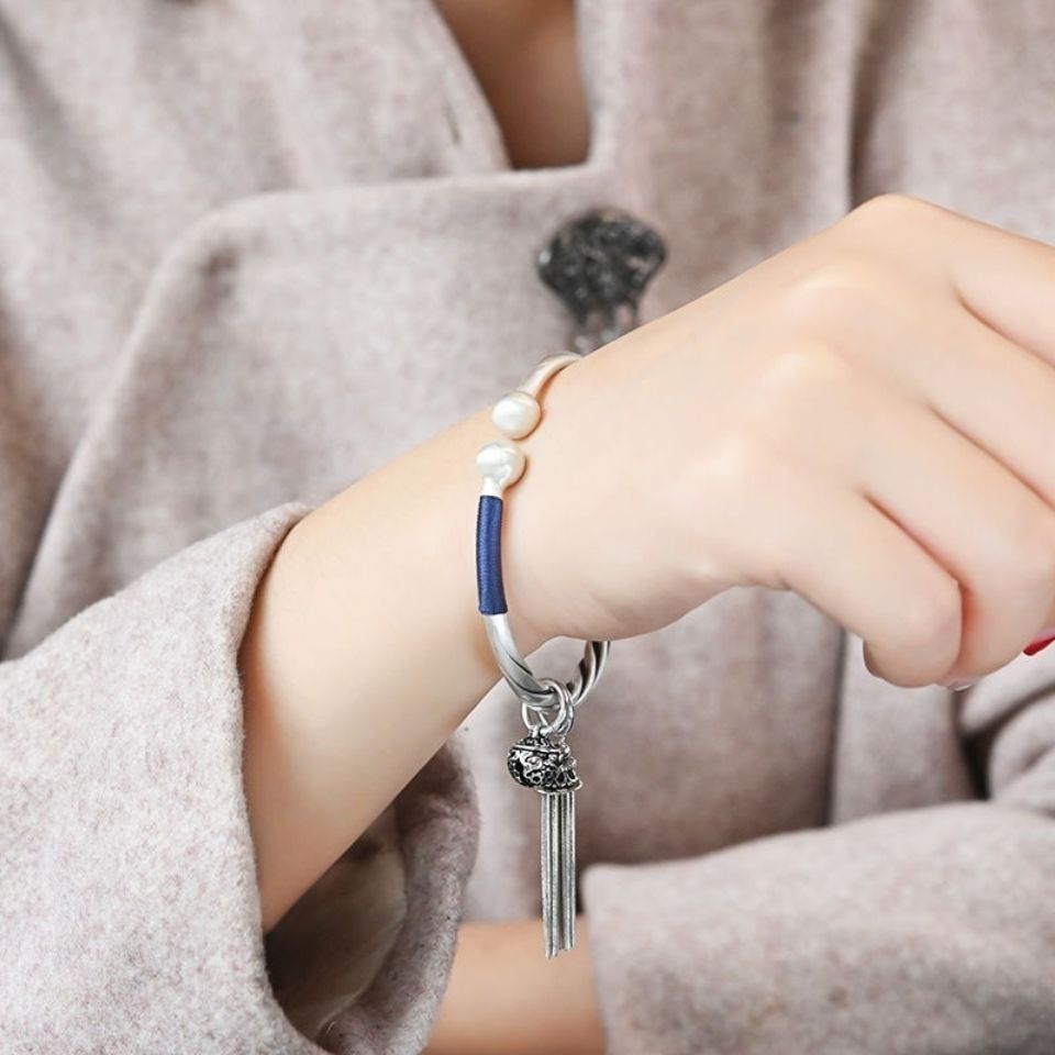 Vòng tay mạ bạc đính chuông phong cách retro