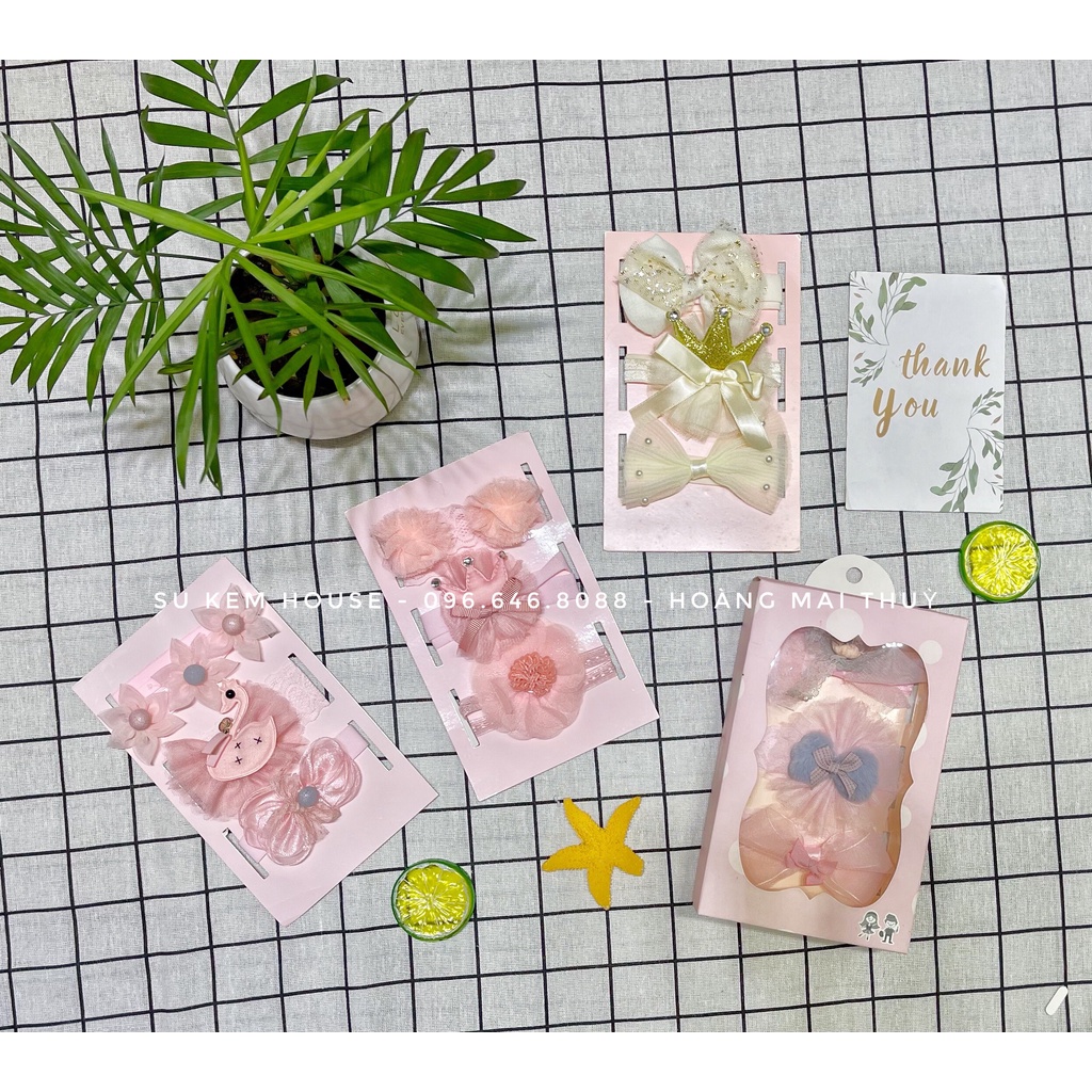 Set Phụ Kiện 3 Turban, 3 Băng Đô Cho Bé Gái Hộp Quà Xinh Xắn, Điệu Đà