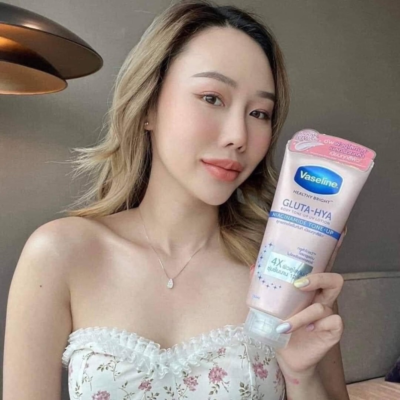 Kem dưỡng Vaseline 4X chứa niacinamide trắng da bill ảnh cuối