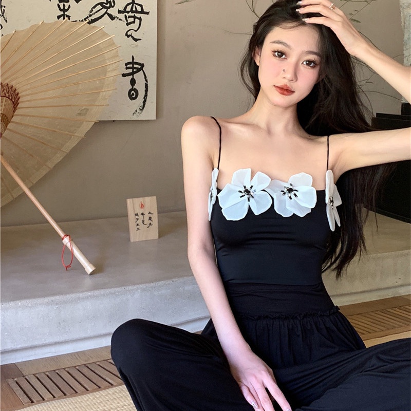 Áo Hai Dây Dáng Ôm Họa Tiết Hoa Phong Cách Quyến Rũ