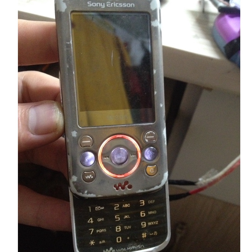 Xác Sony Ericsson W395 k pin,k nắp lưng,lên đèn phím,k lên màn, bán xác ae lấy linh kiện, làm gì làm