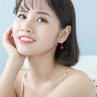 Bông tai thả tim đỏ