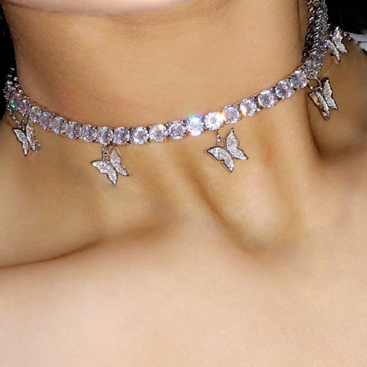 Vòng Cổ Choker Mặt Hình Bướm Đính Đá Pha Lê Hồng Lấp Lánh Sang Trọng