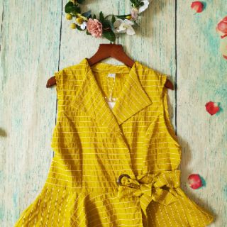Áo kẻ peplum