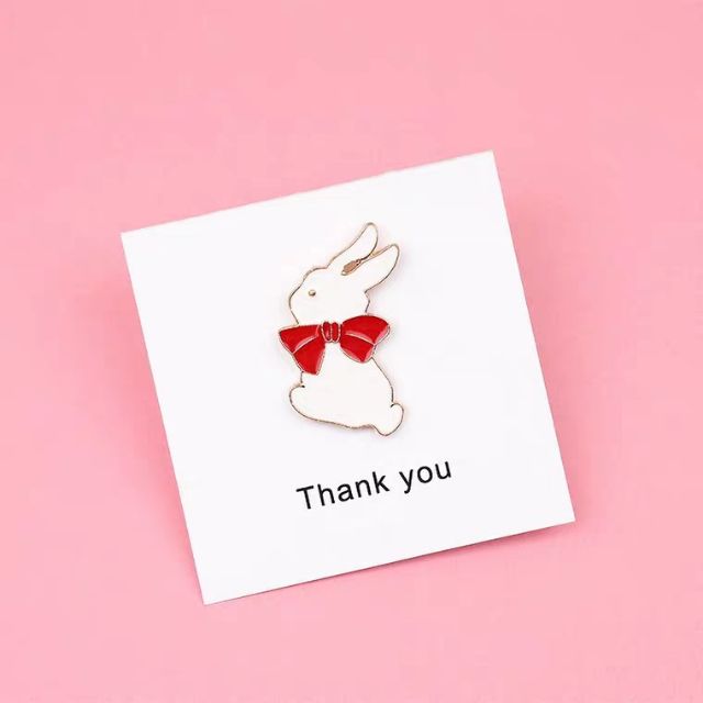 Charm kim loại thỏ nơ đỏ