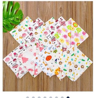 Yếm ăn dặm có cúc cài