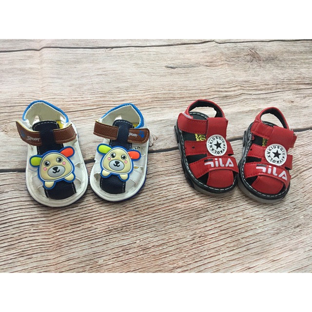 Sandan tập đi cho bé