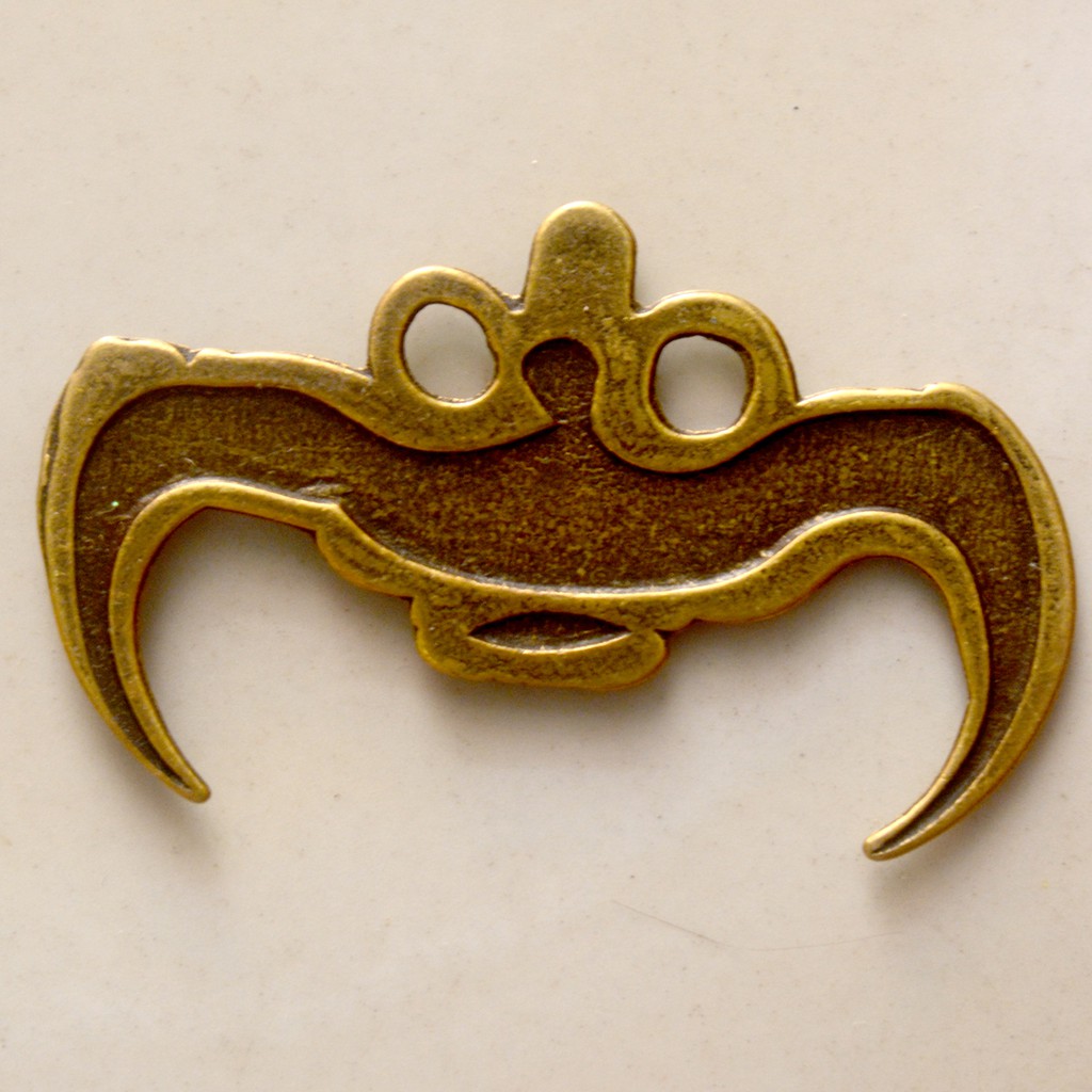 Thẻ bài hình con dơi phong thủy bằng đồng