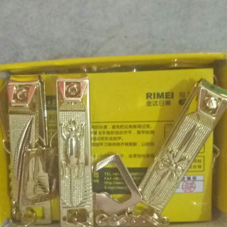 Bấm Móng Tay Vàng Bé Đẹp