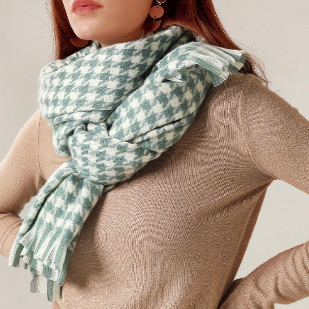 Khăn Choàng Cổ Dệt Kim Họa Tiết Kẻ Sọc Phối Tua Rua Thời Trang Cho Nữ