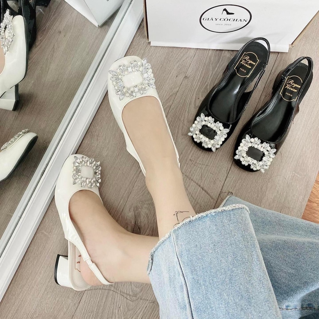 Sandal bít mũi da bóng vuông nơ đá trắng gót trụ thấp - 3P