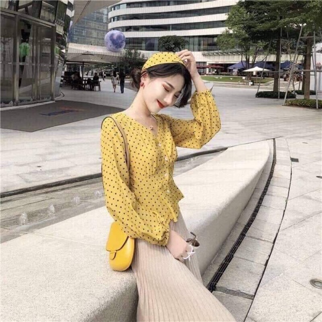 Áo chấm bi