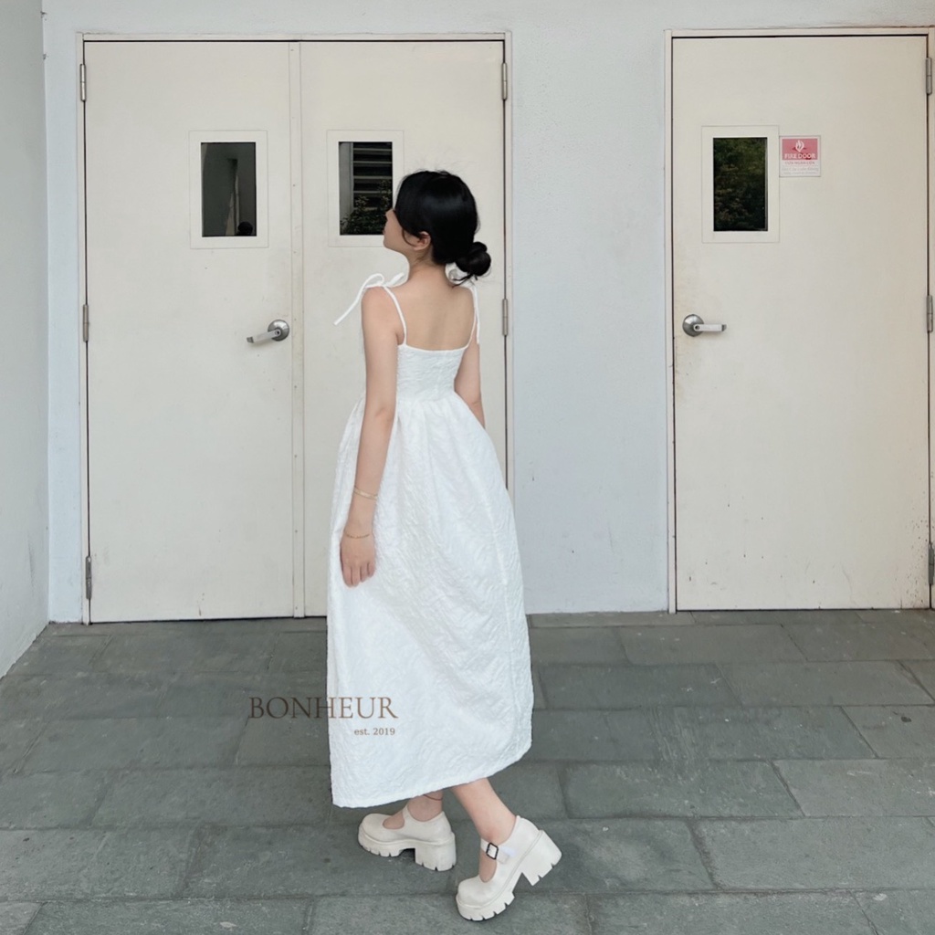 Váy hai dây trắng xuông dài đầm xòe midi chất gấm xốp nổi vân thanh lịch kiểu tiểu thư sang chảnh Ciara Dress trắng