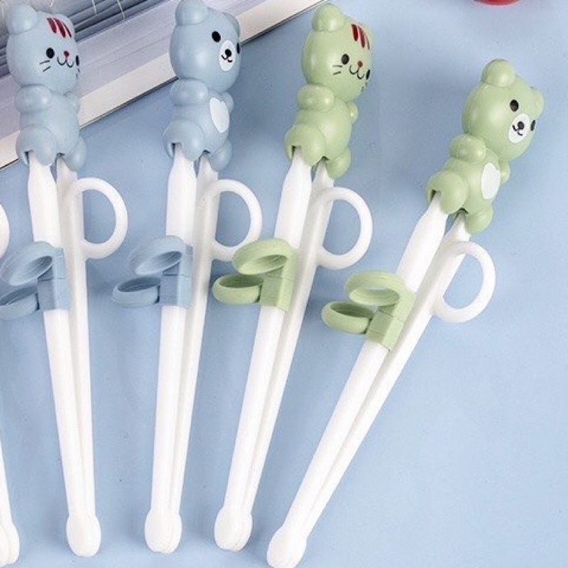 Đũa tập ăn xỏ ngón hình gấu cho bé