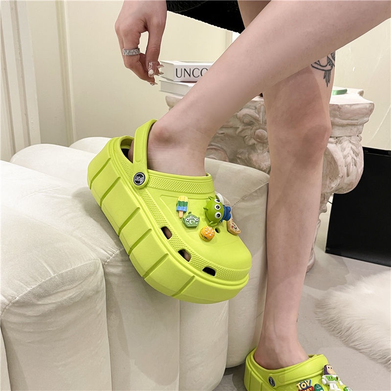 Giày Sandal Đế Dày Tăng Chiều Cao Thiết Kế Đục Lỗ Chống Trượt Thời Trang Mùa Hè Mới Cho Nữ