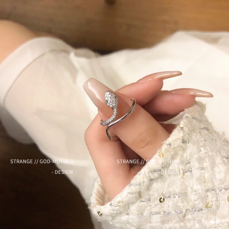 Nhẫn nữ hình rắn đính đá mắt xanh free size trang sức