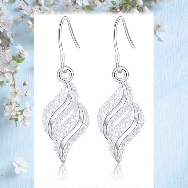 Khuyên tai đính hạt pha lê nhã nhặn