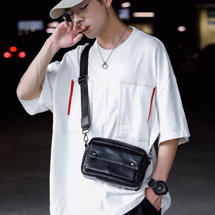 Túi Xách Da Đeo Chéo Nam Thời Trang OUMU Màu Đen Street Wear Jino Studio Cao Cấp - Túi Xách Nam Chất Liệu PU Bền Đẹp