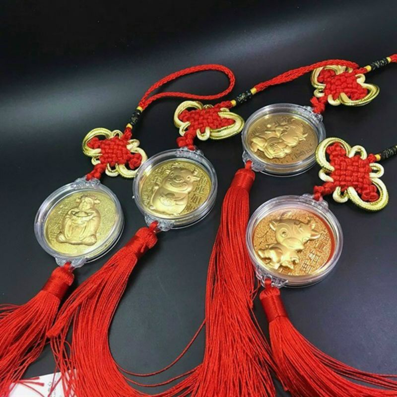 Dây treo vàng may mắn.