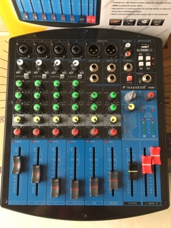 [Mã ELHACE giảm 4% đơn 300K] Bàn Mixer SoundCaft EFX8/4usb và soundCaft FX8u