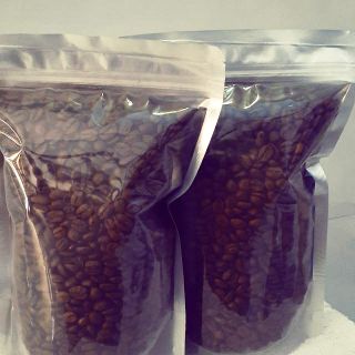 cafe hạt rang mộc - bơ theo yêu cầu .Túi 500g , tỉ lệ  hạt cafe culy ngon, xuất khẩu. 95k/ 500gr