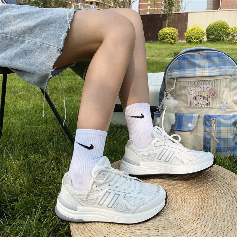 Giày thể thao chạy bộ phối lưới thoáng khí màu trắng phong cách retro thời trang mùa hè mới năng động cho nữ