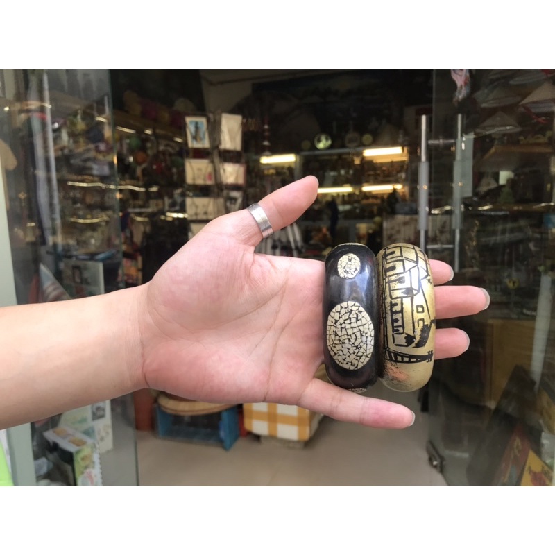 Vòng tay bản to phong cách boho