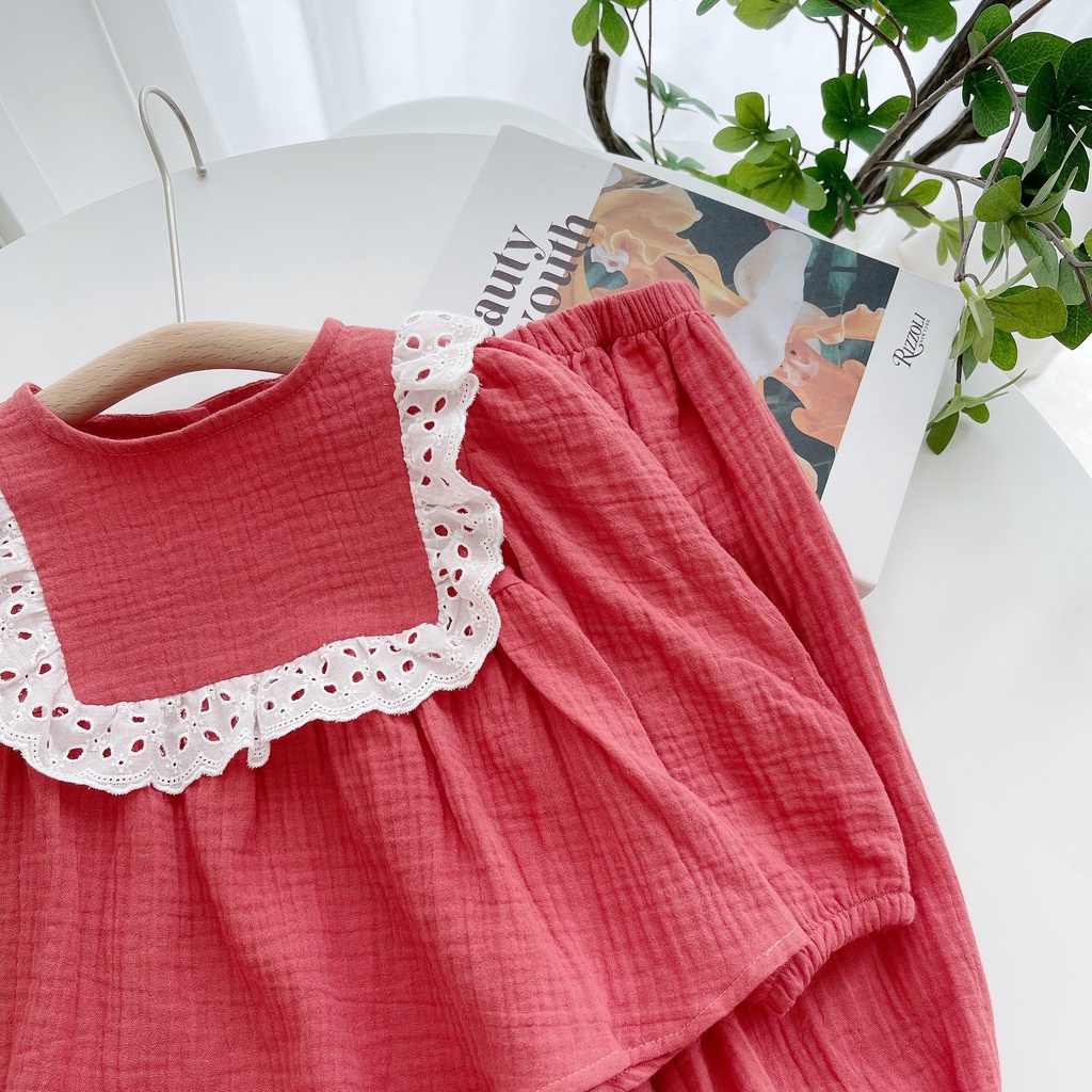 Bộ thu đông dài tay Dewkids cổ đính viền ren trắng vải xô mulin cao cấp cho bé gái