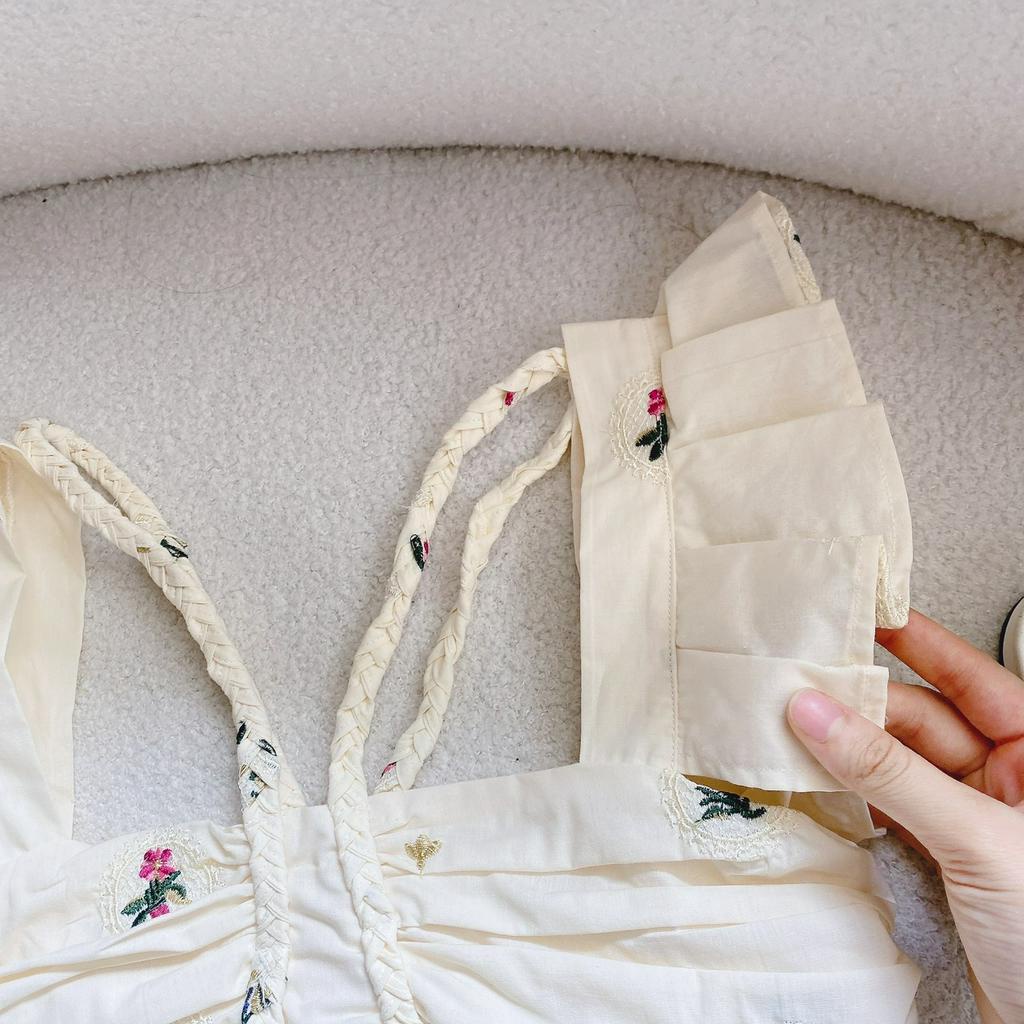 SET ÁO KEM TAY TIÊN CỔ VUÔNG BÈO THÊU HOA CHÉO DÂY CỔ + QUẦN SHORT TRẮNG ỐNG RỘNG