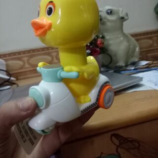 Đồ chơi chú vịt lái xe(chạy đà)