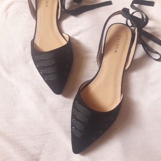 Sandal bệt mũi nhọn