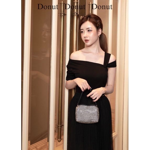 Set áo body khoét vai chân váy ly ren hoa