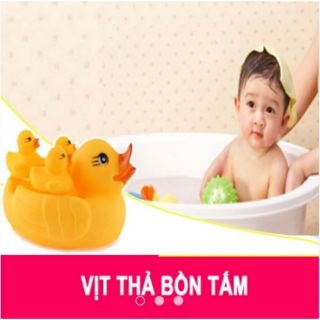 Đàn vịt thả bồn tắm cho bé