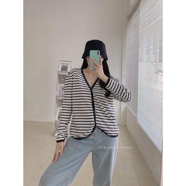 Áo cardigan sọc, viền đen