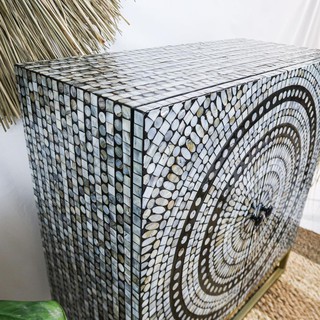 Tủ Trang Trí Khảm Trai Màu Đen