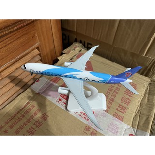 Mô hình máy bay China Southern Airlines 787 18cm có bánh xe