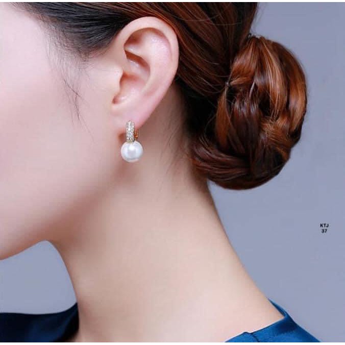 Bông tai nữ, chất liệu cao cấp, có giấy bảo đảm của tiệm