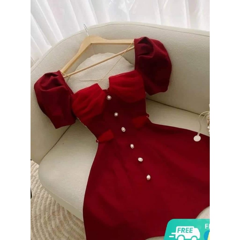 ĐẦM MÀU ĐỎ PHONG CÁCH HÀN QUỐC, DÂY CHÉO MÀU VÀNG VÀ ĐẶC BIỆT CÓ MÚT NGỰC ĐẸP LUNG LINH NHƯ HÌNH, DÂY CHÉO MÀU VÀNG VÀ Đ
