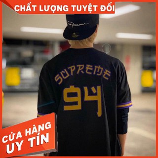 Áo thun với thiết kế kiểu dáng bóng chày của Sup vnxk- toàn bộ thêu con giống cực ngầu. 2 màu trắng đen xịn sò luôn nhé.