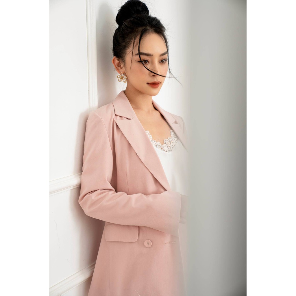 AMELIE Áo blazer cổ ve túi cơi tay xẻ đính khuy by Amelie