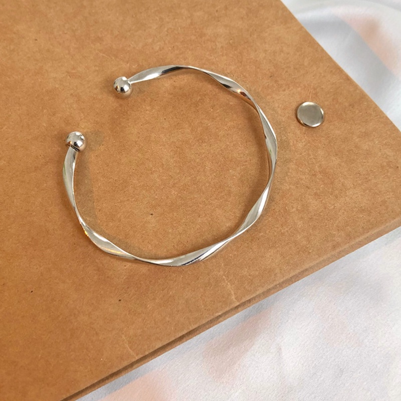 Vòng Tay JP6 Màu Trơn Hình Sóng Đơn Giản