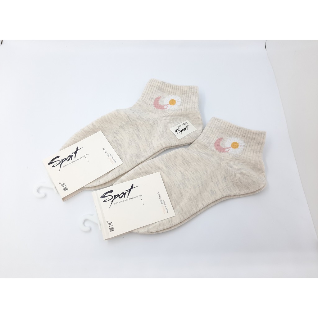 1 HỘP KHẨU TRANG MERIDAY THAN HOẠT TÍNH 4 LỚP TẶNG 1 ĐÔI VỚ HOA CÚC | BigBuy360 - bigbuy360.vn