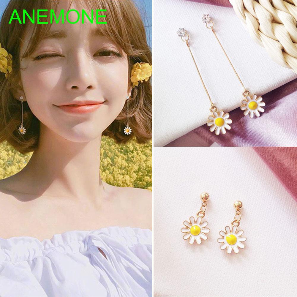 Bông tai thiết kế hình hoa cúc dễ thương hợp thời trang