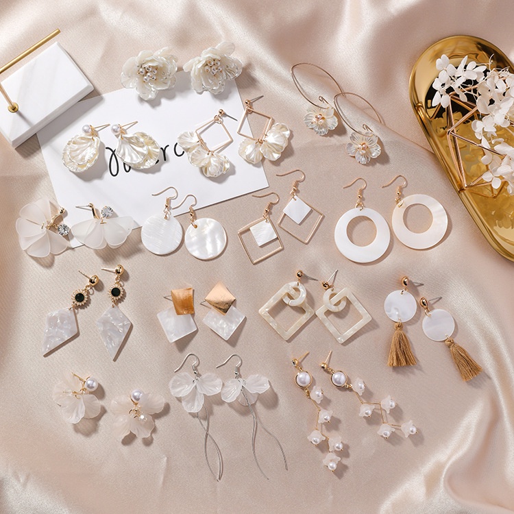 Bông tai khuyên tai tone màu trắng sang chảnh dành cho nữ