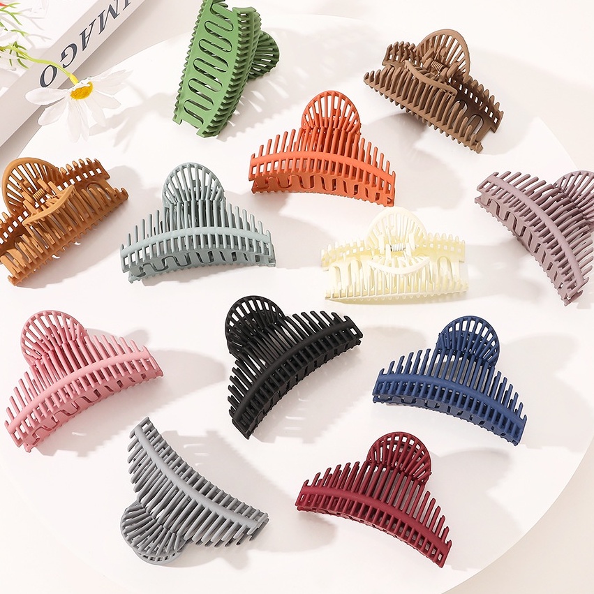 Kẹp càng cua răng cua tone màu nhẹ nhàng phong ccash Hàn Quốc